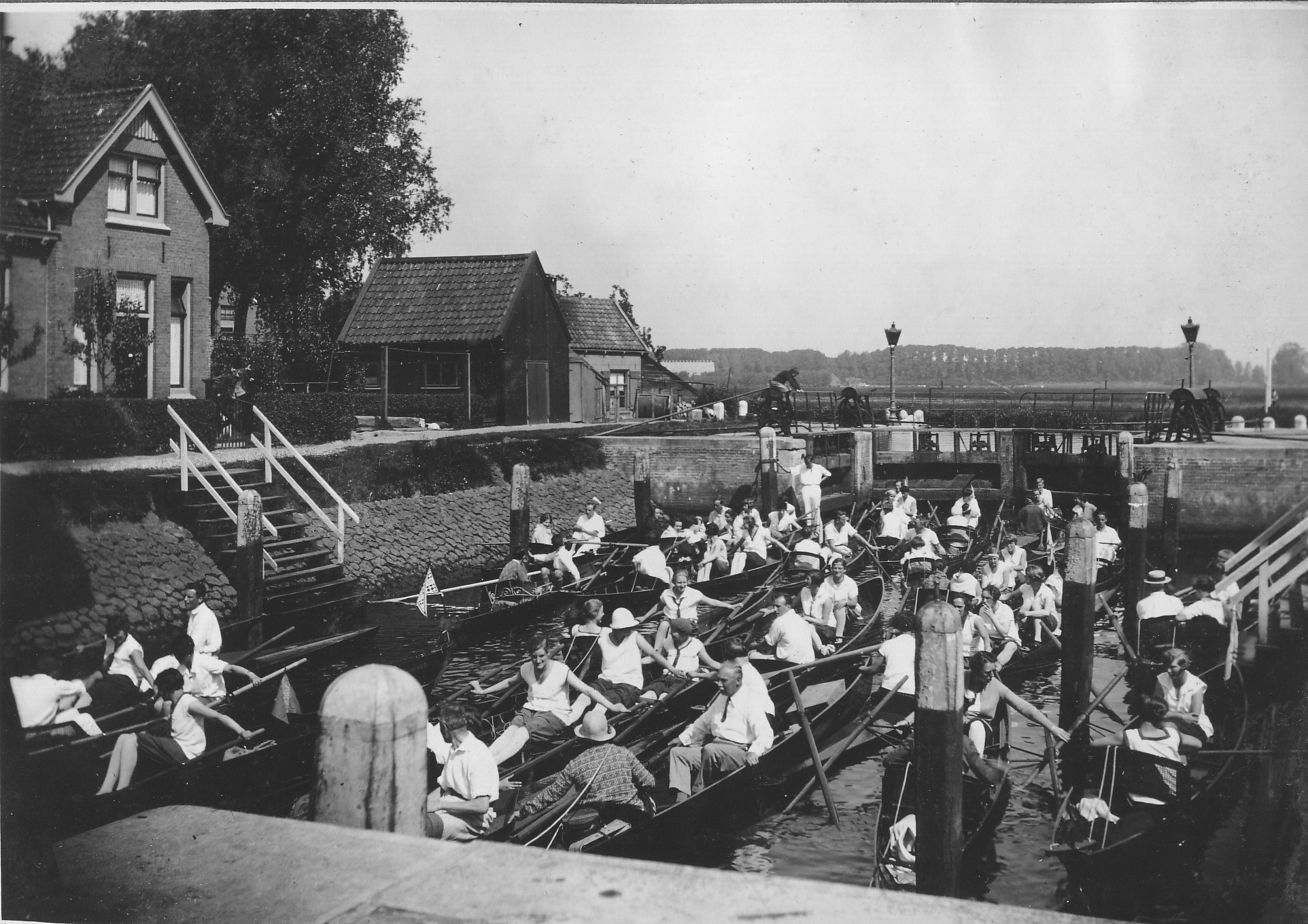 Toertocht uit 1928 in de sluis van Vreeswijk