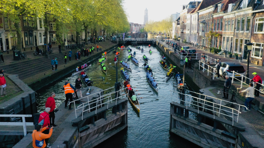 Vlak voor de start van de HvH 2005 in de Weerdsluis